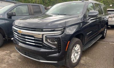 2025 Chevrolet Suburban LT