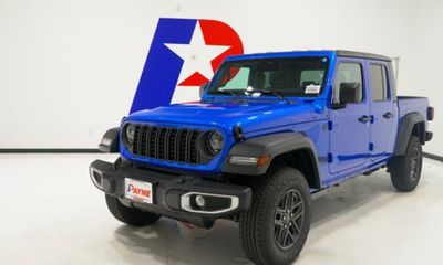 2026 Jeep Gladiator Sport