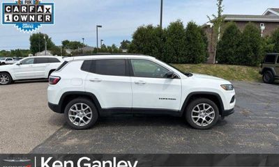 2023 Jeep Compass Latitude LUX Altitude