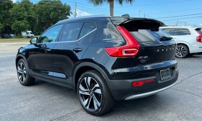 2023 Volvo XC40 Ultimate Bright