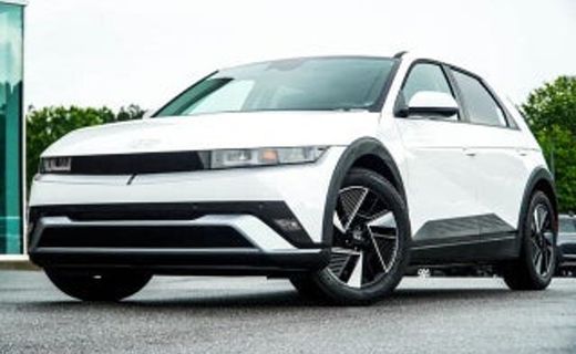 2025 Volkswagen Taos 4MOTION SE Black