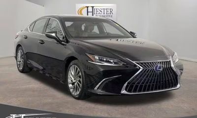 2022 Lexus ES 300H Ultra Luxury