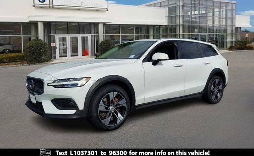 2020 Volvo V60CC Momentum