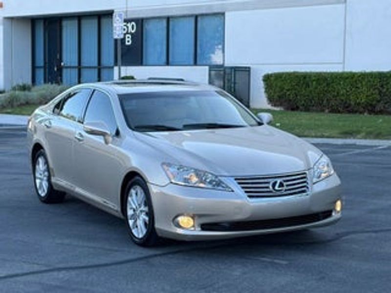 2012 Lexus ES — a typically priced live listing