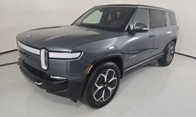 2024 Rivian R1S Adventure
