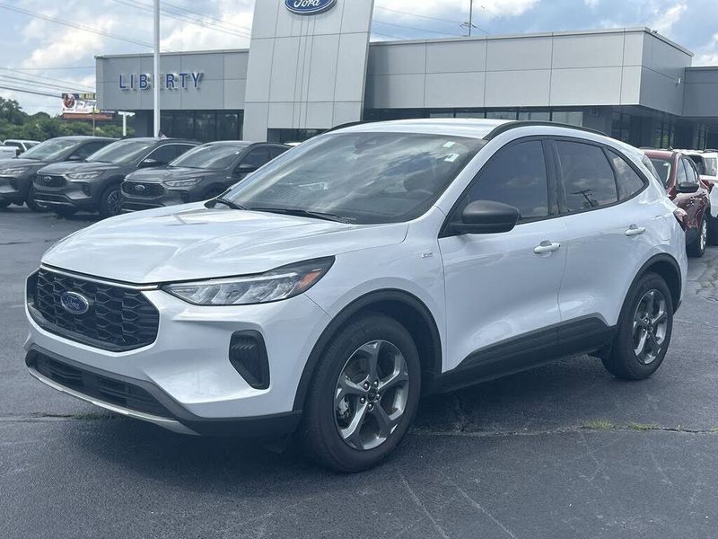 2025 Ford Escape — a typically priced live listing