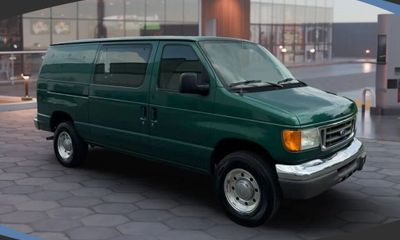 2004 Ford E-350 Base