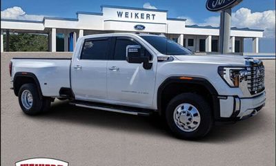 2025 GMC Sierra HD Denali