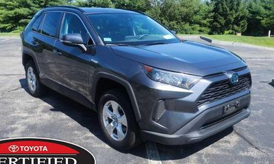 2021 Toyota RAV4 LE HV