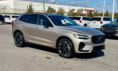 2026 Volvo XC60 Plus Dark