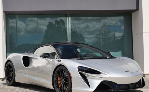 2026 McLaren Artura