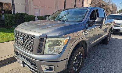 2017 Nissan Titan SV