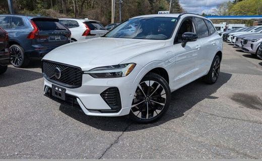 2026 Volvo XC60 Plus Dark