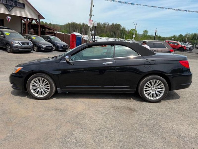 2011 Chrysler 200 — a typically priced live listing