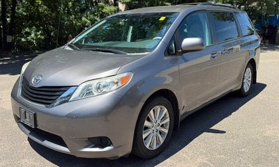 2011 Toyota Sienna LE