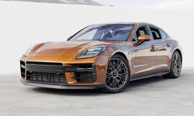 2025 Porsche Panamera Turbo S E