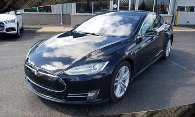 2013 Tesla Model S W DC Fast