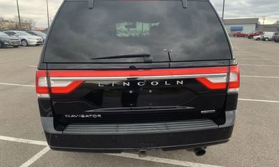 2016 Lincoln Navigator Select