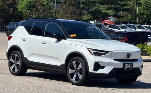 2023 Volvo XC40 Plus Dark