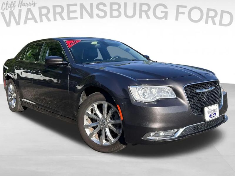 2015 Chrysler 300 — a typically priced live listing
