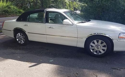 2005 Lincoln Town CAR Signature Limited