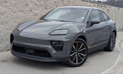 2026 Porsche Macan 4