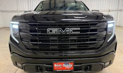 2024 GMC Sierra Elevation
