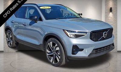 2023 Volvo XC40 Ultimate Dark