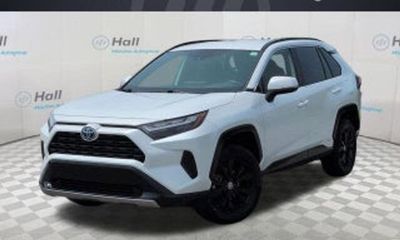 2024 Toyota RAV4 SE