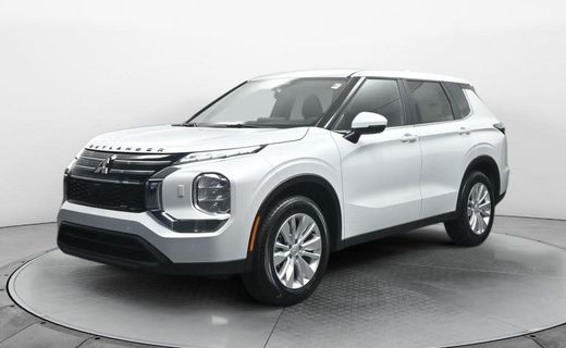 2026 Mitsubishi Outlander ES