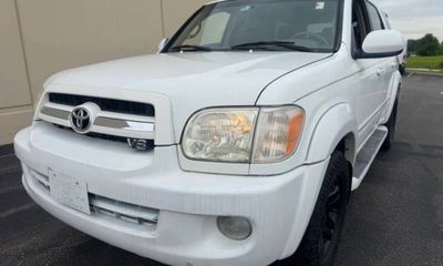 2005 Toyota Sequoia SR5
