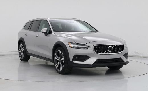 2025 Volvo V60CC Plus