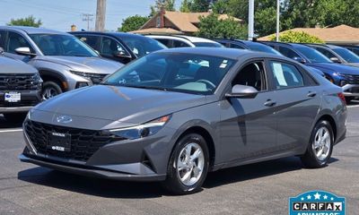 2023 Hyundai Elantra SE