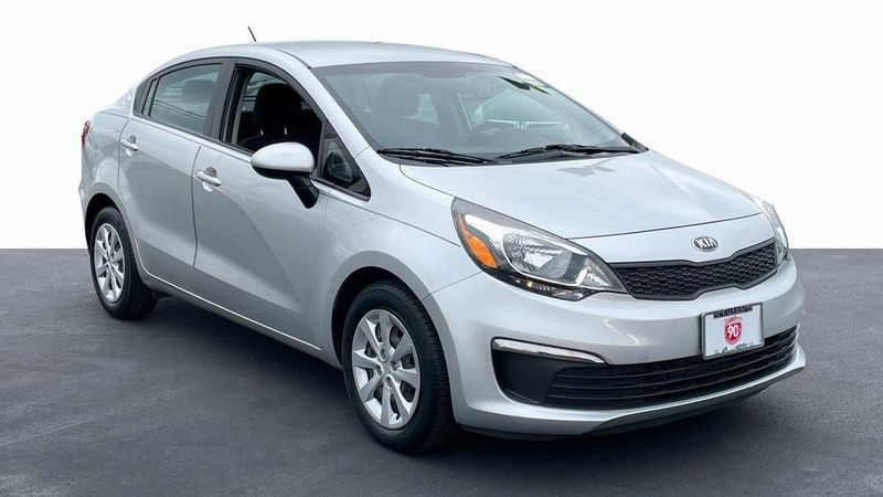 2017 Kia RIO — a typically priced live listing