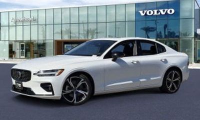 2024 Volvo S60 Plus Black Edition