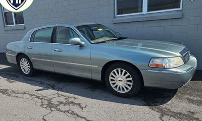 2004 Lincoln Town CAR