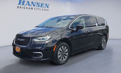 2024 Chrysler Pacifica Select