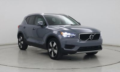 2020 Volvo XC40 Momentum