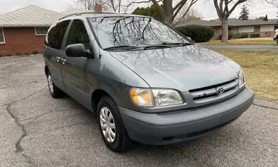 1999 Toyota Sienna LE XLE