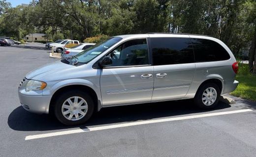 2006 Chrysler Town AND Country Touring