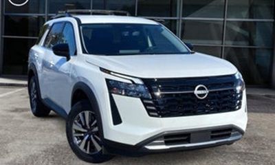 2024 Nissan Pathfinder SV