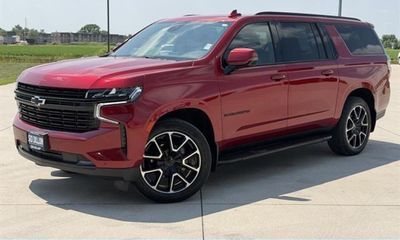 2023 Chevrolet Suburban RST
