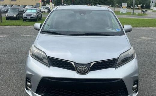 2018 Toyota Sienna SE 8 Passenger