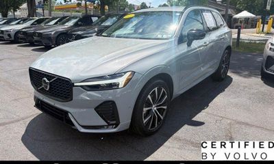 2024 Volvo XC60 Plus Dark