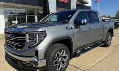 2024 GMC Sierra SLT