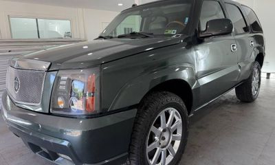2004 Cadillac Escalade Luxury