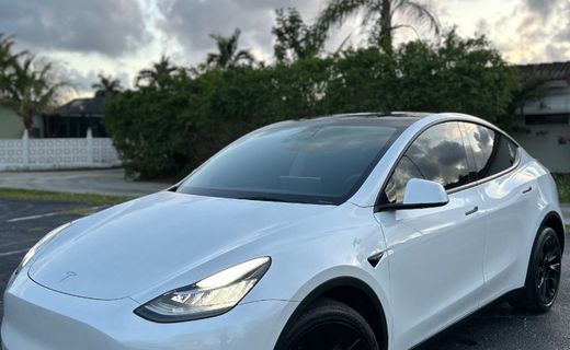 2023 Tesla Model Y Long Range