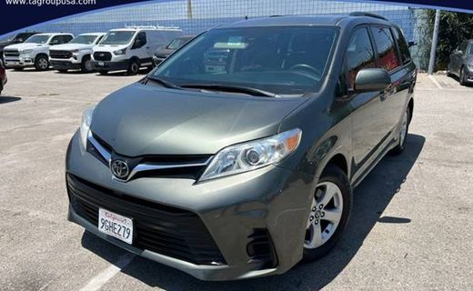 2018 Toyota Sienna LE