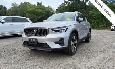 2024 Volvo XC40 Core Bright Dark
