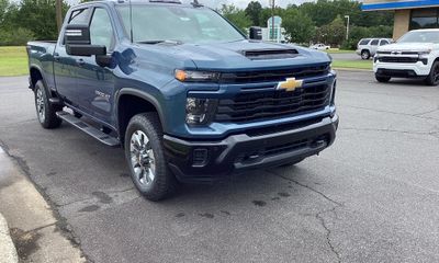 2026 Chevrolet Silverado HD Custom
